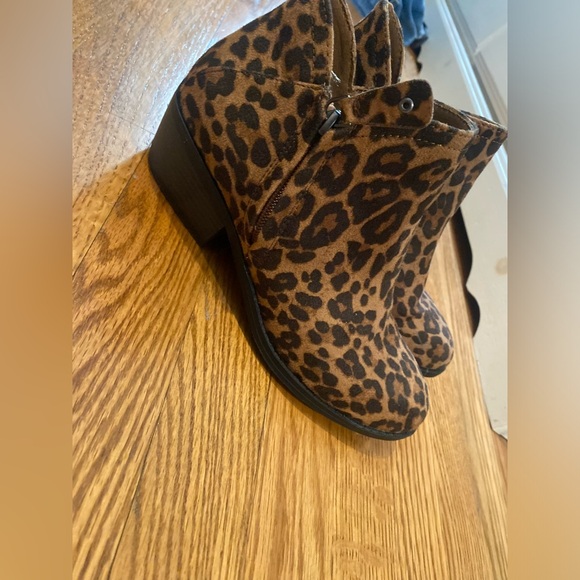 Leopard Booties - Picture 2 of 6